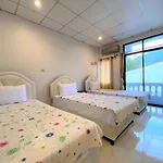 Som Guesthouse